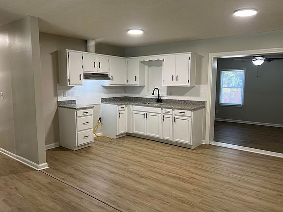 5th image of 710 Greenbrier Dr