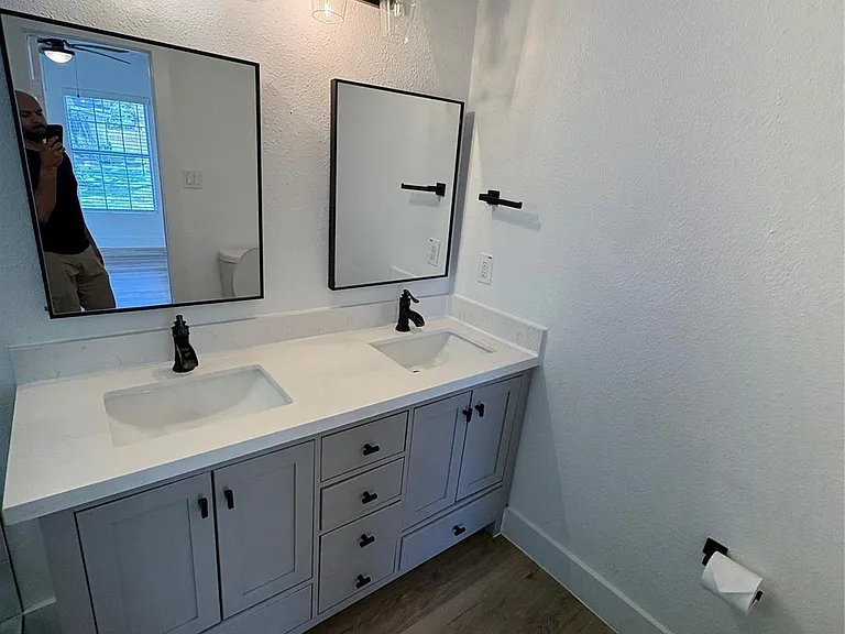 502 Independence St — Photo 14