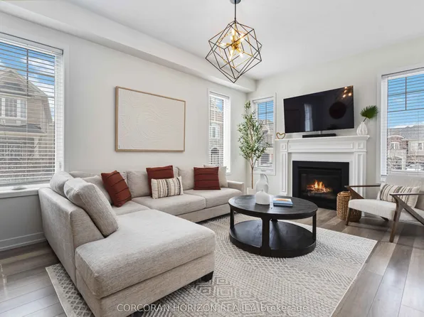 81 Dundonald Trl, Newmarket, ON L3Y 0E1