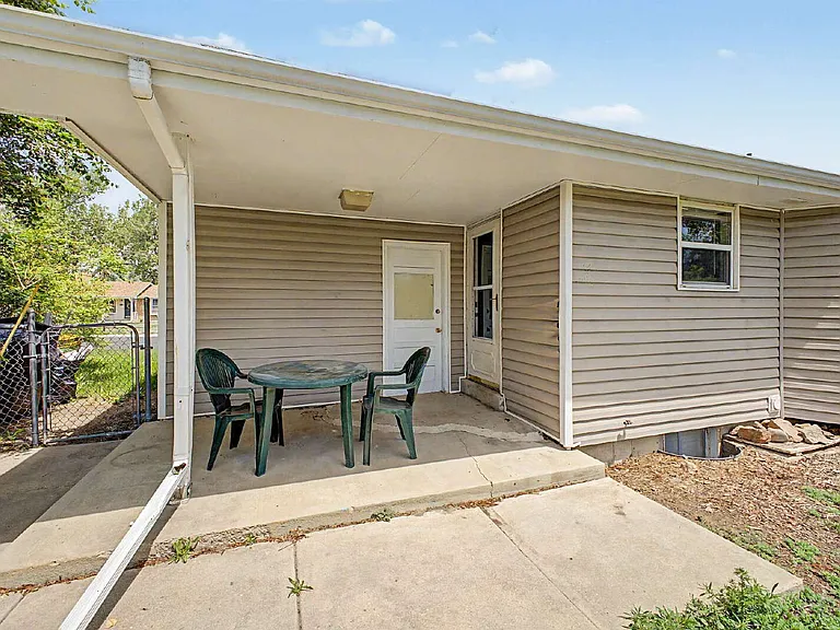 2519 Danbury Dr — Photo 32