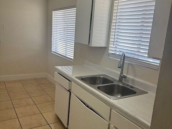 5th image of 1009 S Roosevelt St #1015