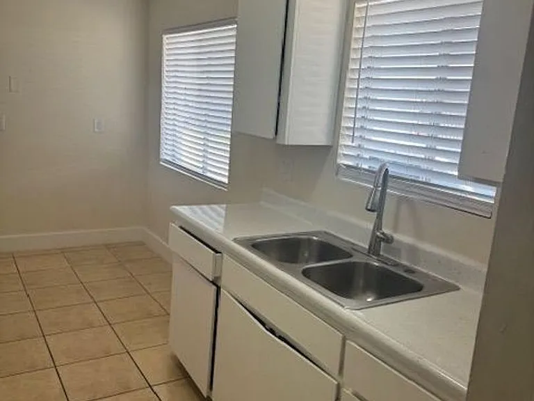 1009 S Roosevelt St — Photo 5