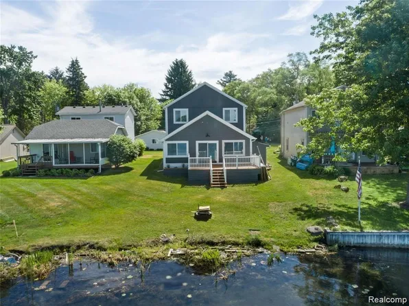 3515 Highland Blvd, Highland, MI 48356