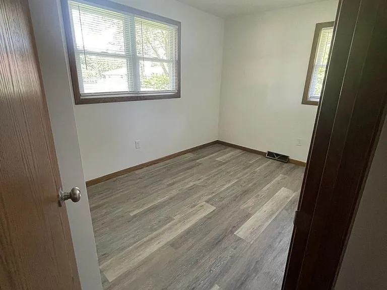 2218 W Wall St — Photo 9