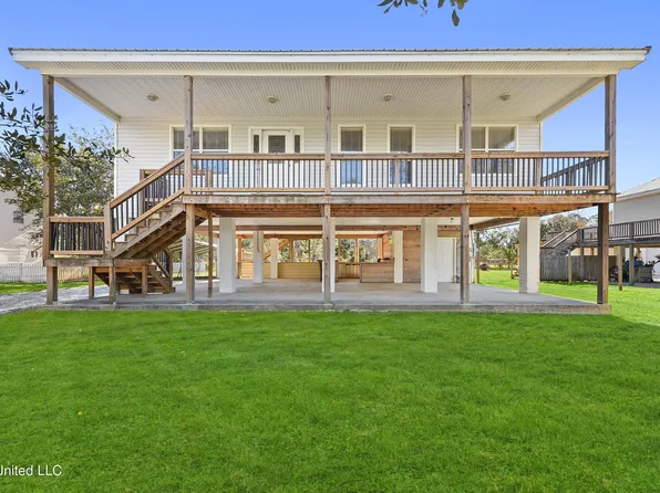 3109 Washington St, Bay Saint Louis, MS 39520