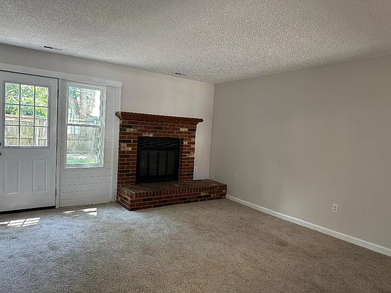 4711 Whitetail Ct — Photo 7