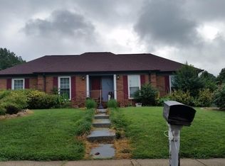 5965 Farm Pond Ln, Charlotte, NC 28212