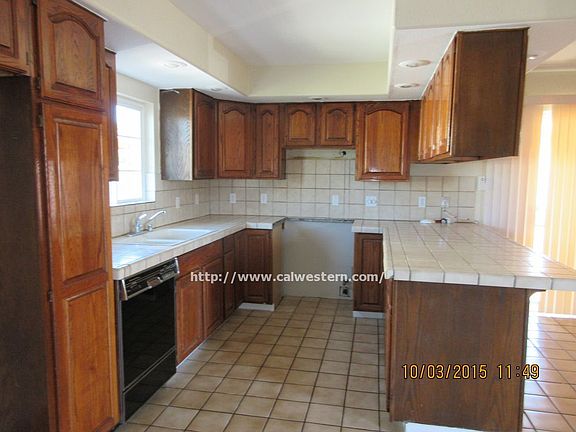 2nd image of 2 Birch Ln