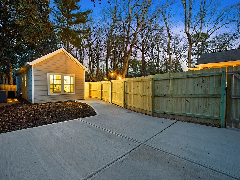 621 Coventry Rd — Photo 23