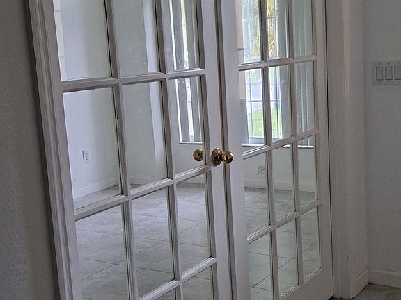 4th image of 1636 Derby Glen Dr