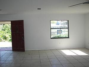 5th image of 5215 Palmetto Dr