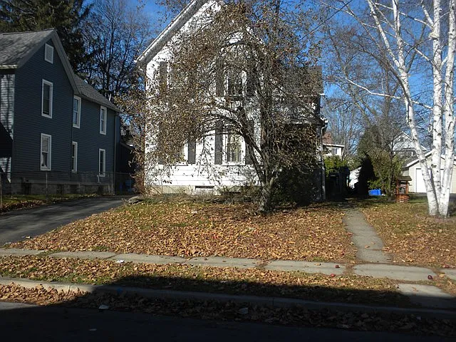812 W Gray St photo 1