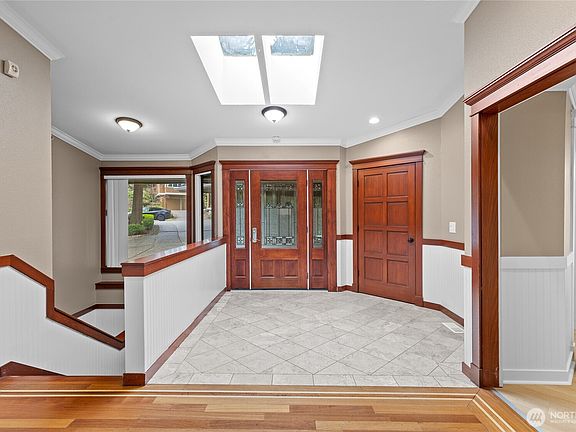 4th image of 2317 Sahalee Drive E