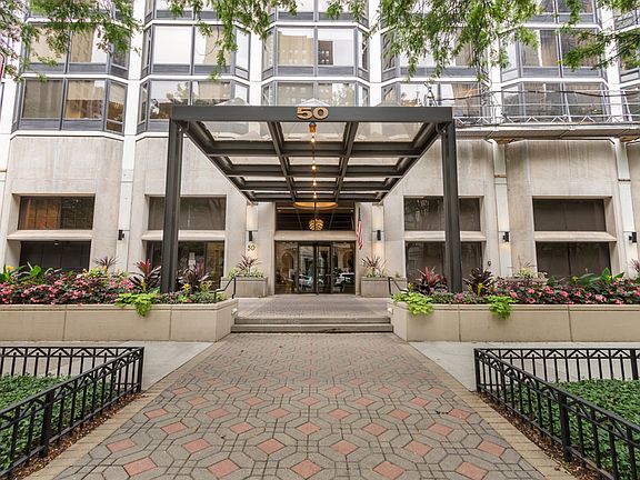 3rd image of 50 E Bellevue Pl APT 1506