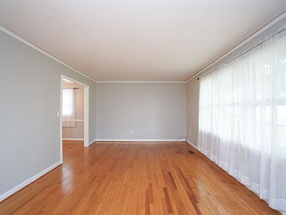 5th image of 5 Queensbury Dr