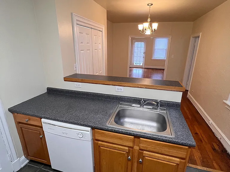 3426 W Grace St #9 — Photo 3