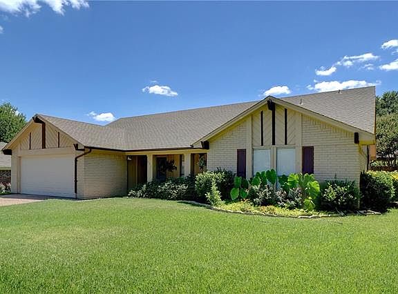 3rd image of 405 Meadowhill Dr