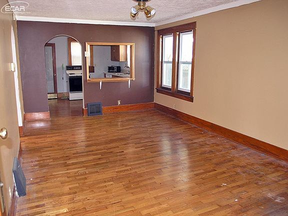 3rd image of 5014 Hayes St