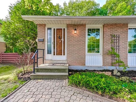 4th image of 1324 Odessa Cres
