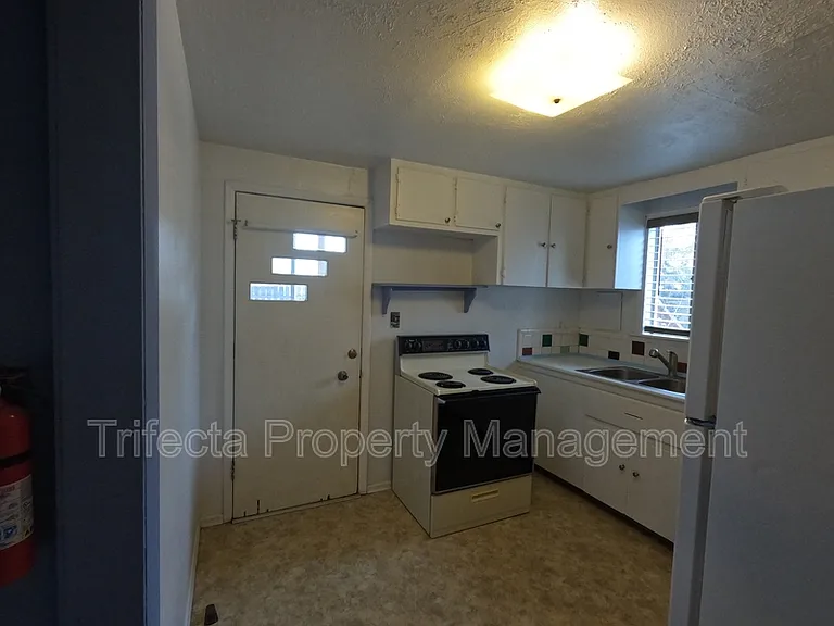 417 N Hollywood St #2 — Photo 3