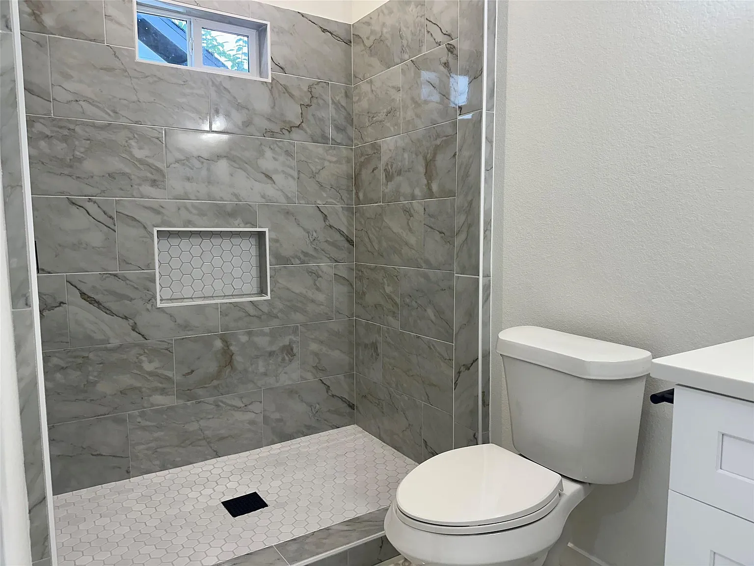 3 bed, 2.0 bath, 1020 sqft, $1,275 — Photo 4