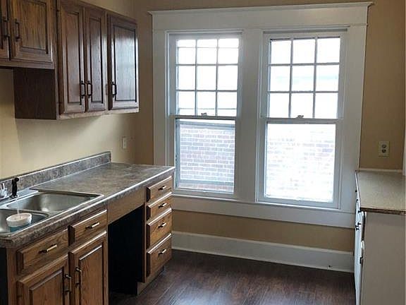 5th image of 107 W Hendricks St