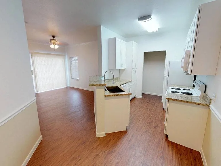 The Whittington Apartments — Photo 10