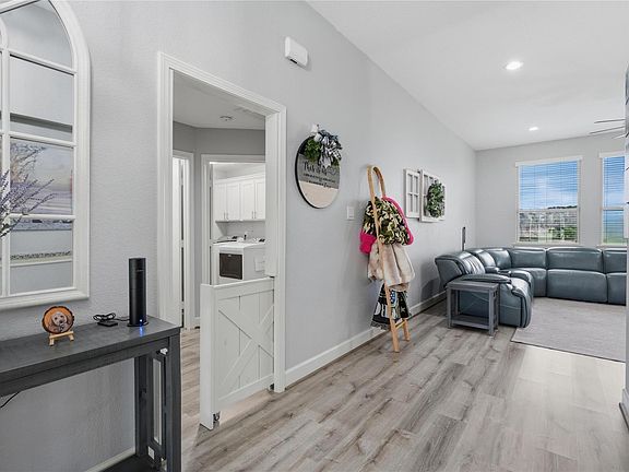 3rd image of 615 Lilley Rd