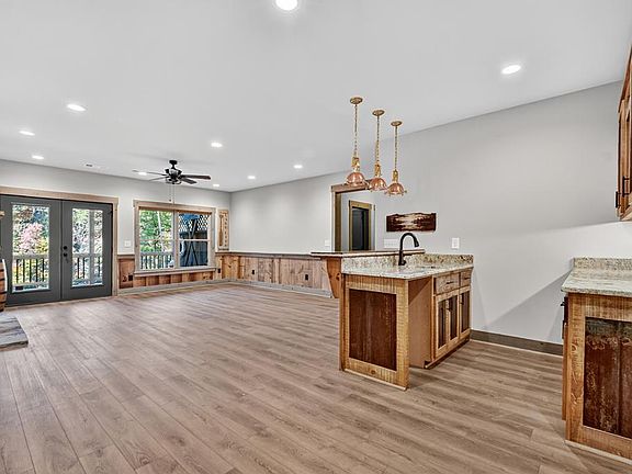 33rd image of 382 Pocaset Dr