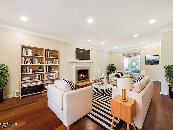 3rd image of 1532 Parkwood Rd