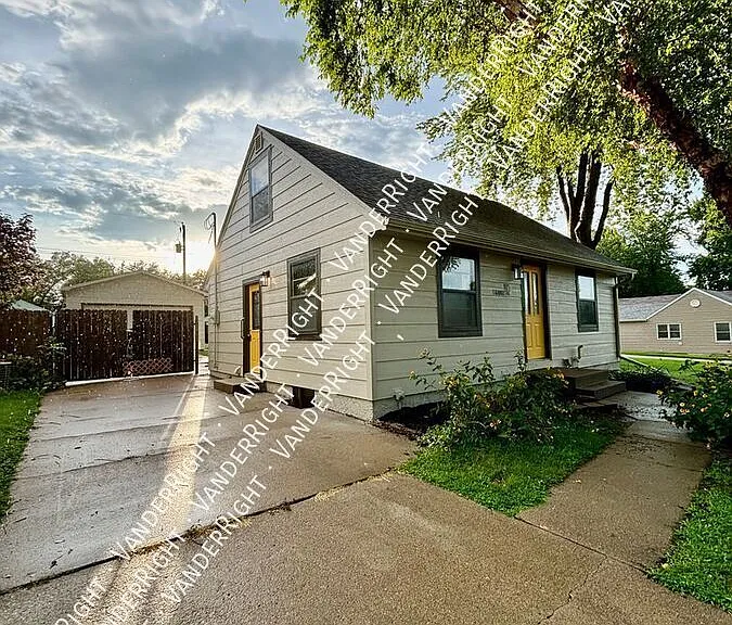 1113 S Blauvelt Ave — Photo 2