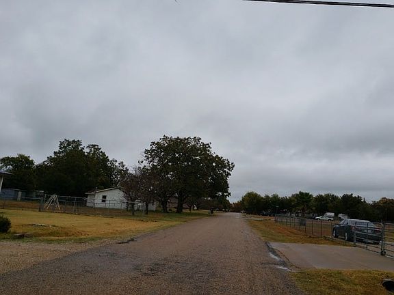 4th image of 710 Elmwood Dr