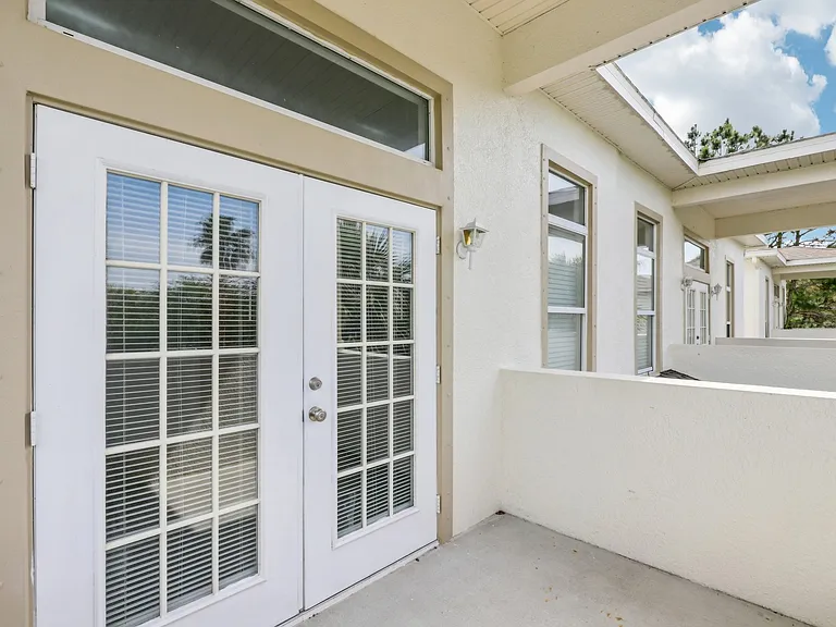 Devon Circle Apartments — Photo 9