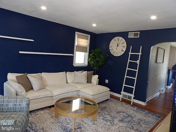 5th image of 9035 Convent Ave