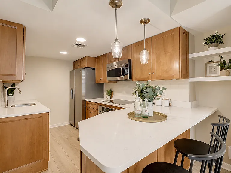 1099 22nd St NW #201 — Photo 8