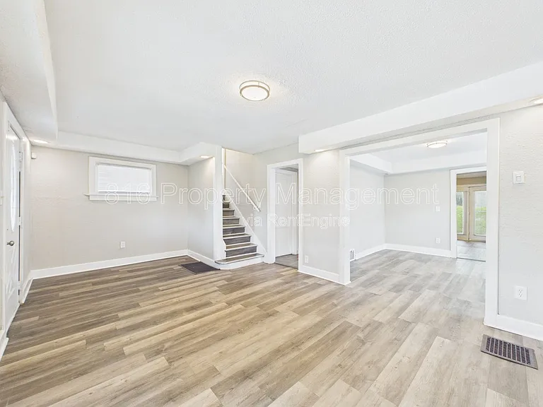 4417 Wayne Ave — Photo 2