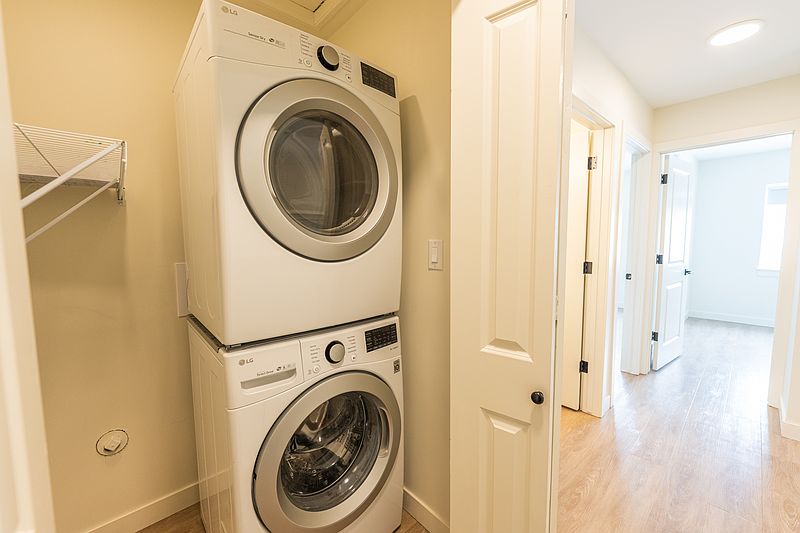 Winnipeg Apartment for rent - 3 Bedrooms — photo 23