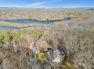 107 Waterview Ct, Hawley, PA 18428