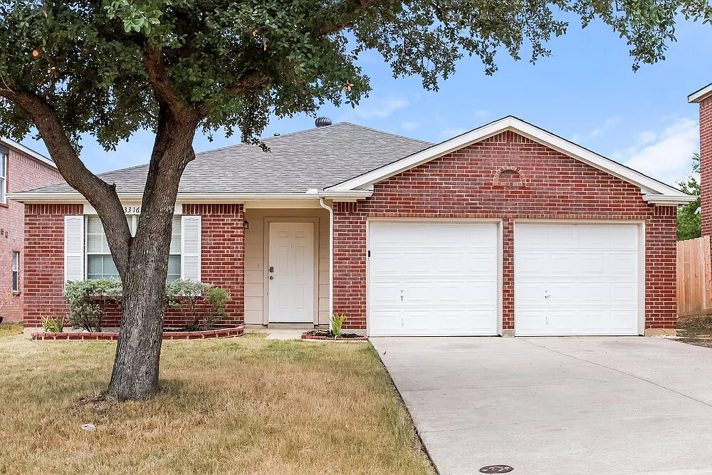 4 bed, 2.0 bath, 1866 sqft, $2,160 — Photo 1
