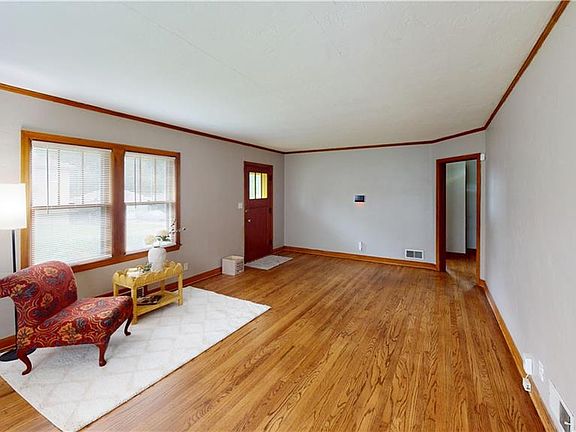 4th image of 6100 Long Ave