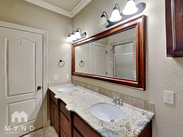 100 NE Larkspur Ln — Photo 11