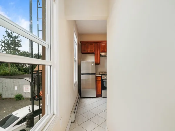 1137 Summit Avenue image 2 of 8