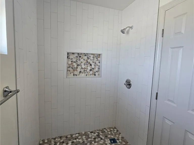 422 Devener St #C — Photo 2