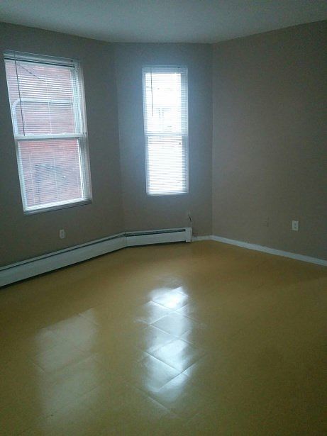2nd image of 35 York St #3