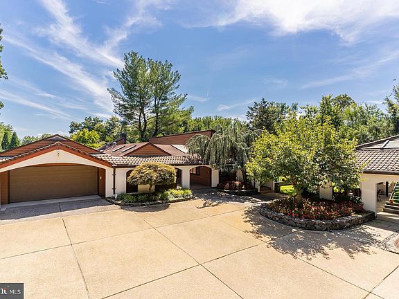 2nd image of 10520 Oaklyn Dr