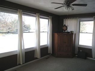 15 Oakwood Dr, Lincoln, IL 62656