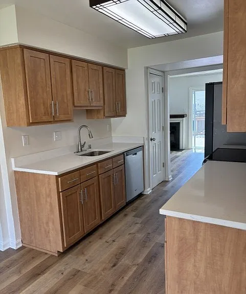 1806 Glendale Ln — Photo 4