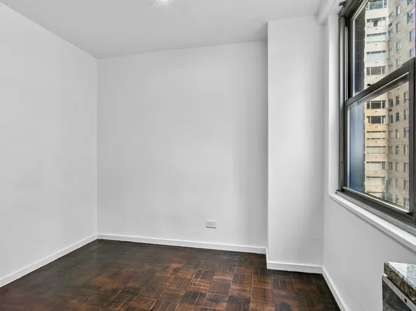 209 East 56th Street image 15 of 34