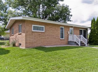 496 Hilltop Rd, Marion, IA 52302