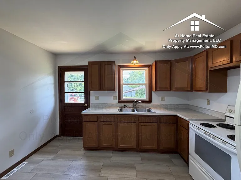 824 Bluff St — Photo 11